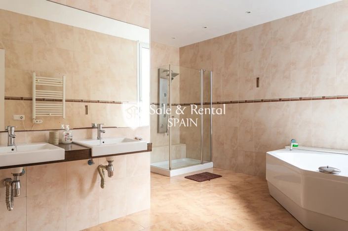 Image No.11-4 Bed Villa for sale