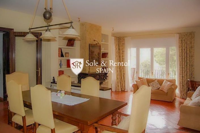 Image No.2-6 Bed Villa for sale