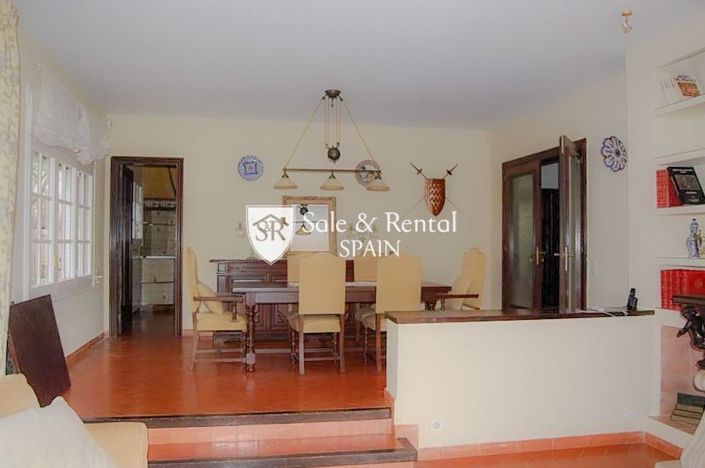 Image No.8-6 Bed Villa for sale