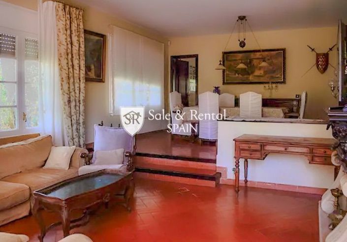 Image No.1-6 Bed Villa for sale