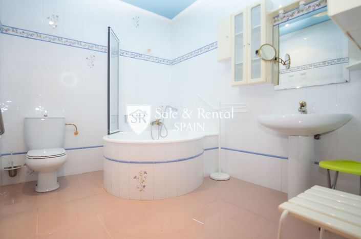 Image No.16-6 Bed Villa for sale