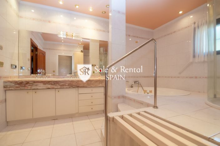 Image No.20-6 Bed Villa for sale