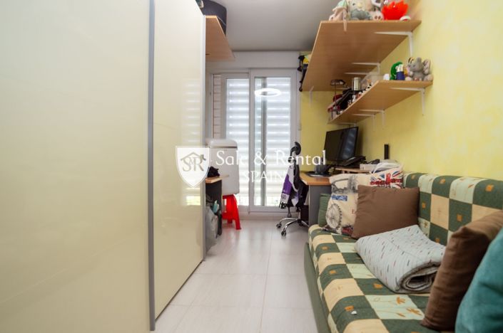 Image No.29-3 Bed Flat for sale