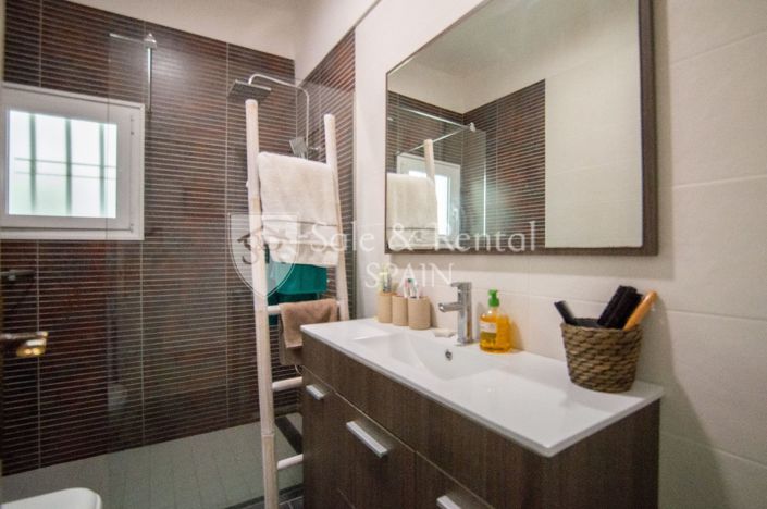 Image No.25-3 Bed Flat for sale