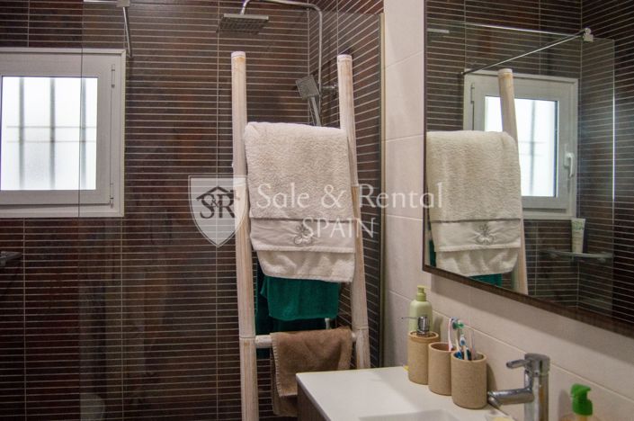 Image No.26-3 Bed Flat for sale