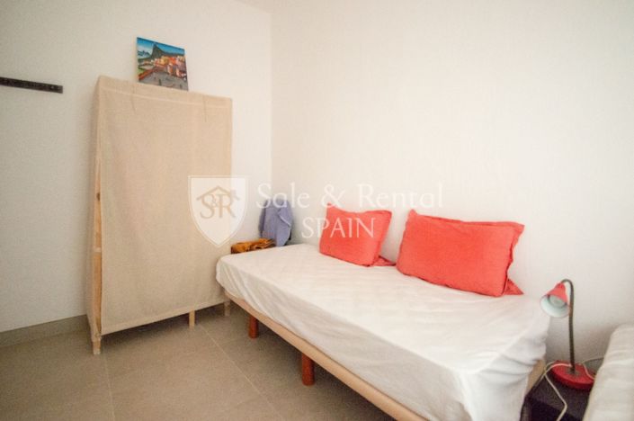 Image No.28-3 Bed Flat for sale