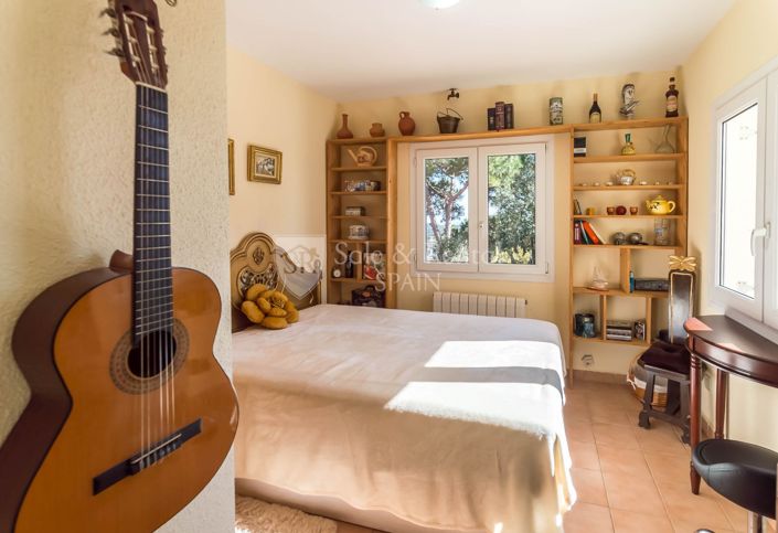 Image No.12-8 Bed Villa for sale