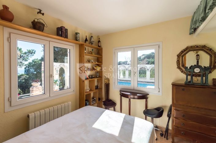 Image No.14-8 Bed Villa for sale