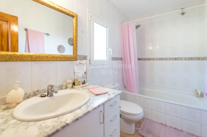 Image No.15-8 Bed Villa for sale