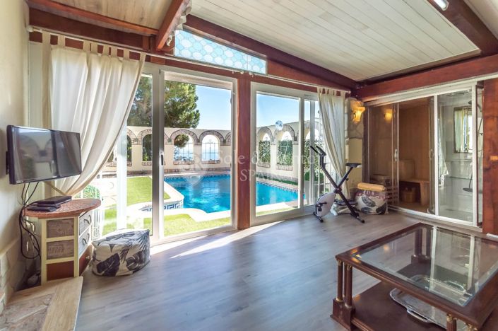 Image No.4-8 Bed Villa for sale