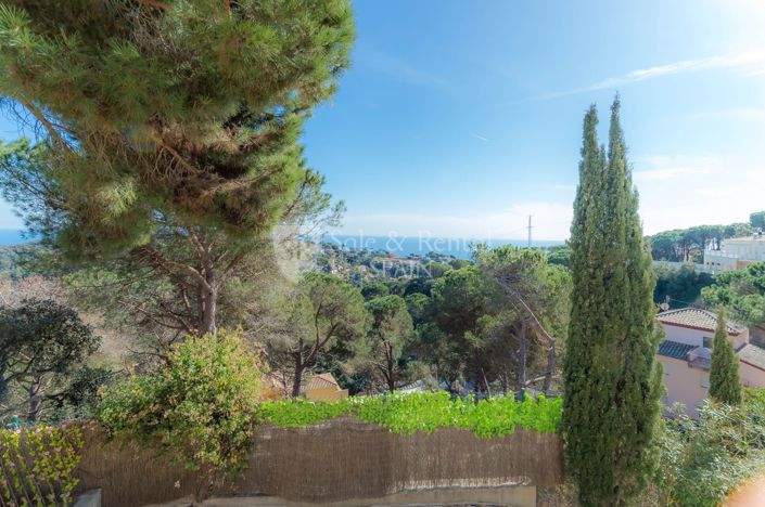 Image No.35-8 Bed Villa for sale