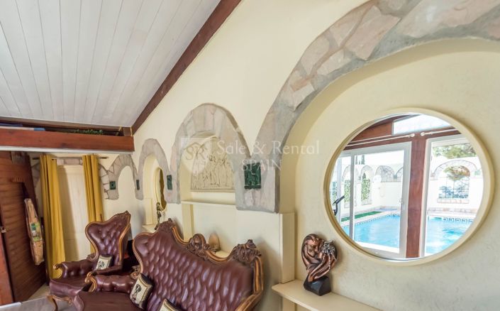 Image No.5-8 Bed Villa for sale