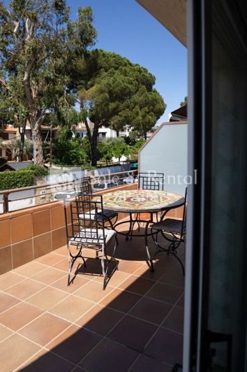 Image No.20-4 Bed Flat for sale