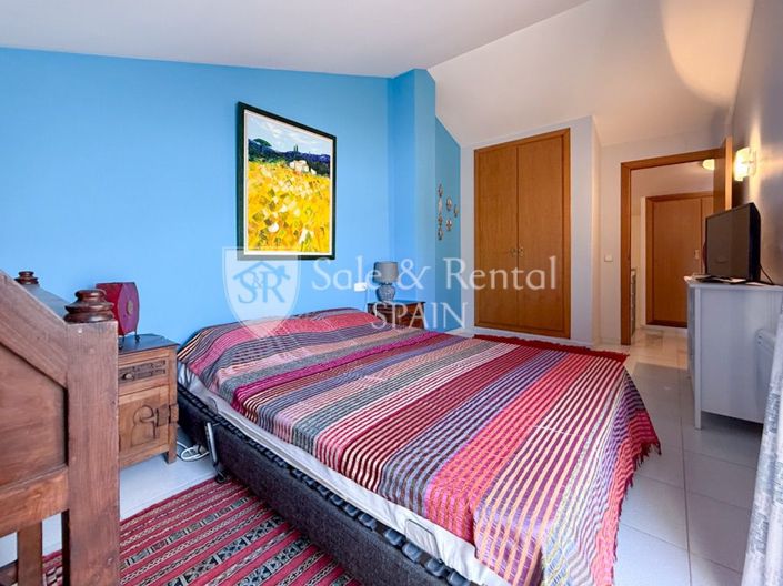 Image No.30-4 Bed Flat for sale