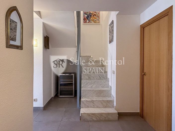 Image No.38-4 Bed Flat for sale