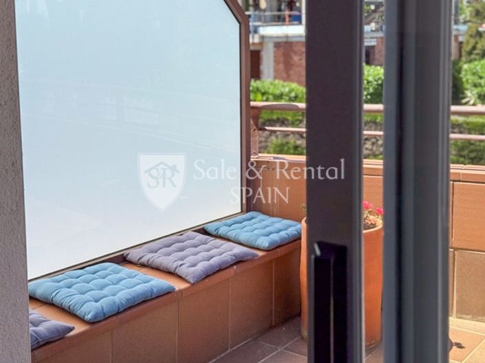 Image No.65-4 Bed Flat for sale