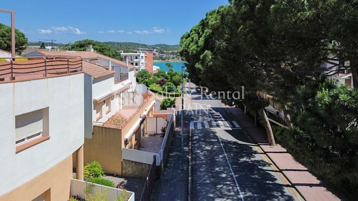 Image No.68-4 Bed Flat for sale