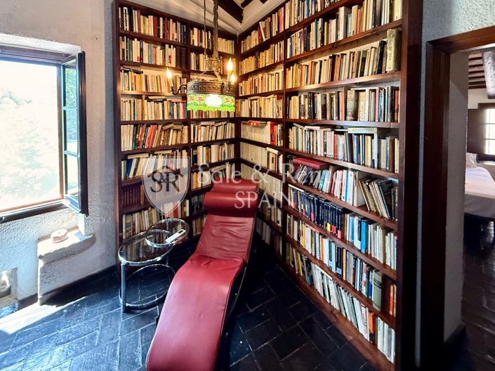 Image No.20-7 Bed Country House for sale