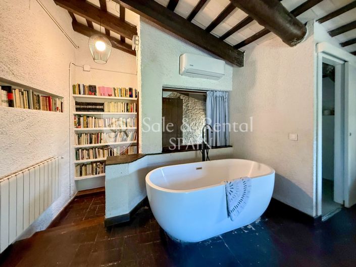 Image No.32-7 Bed Country House for sale