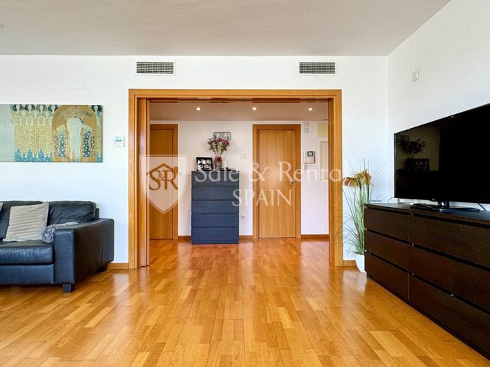 Image No.7-3 Bed Flat for sale