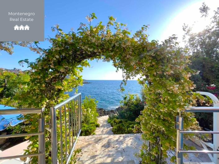 Image No.1-3 Bed Villa for sale