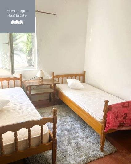 Image No.8-5 Bed House for sale