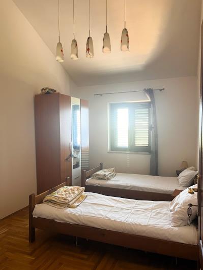 Image No.18-9 Bed House for sale