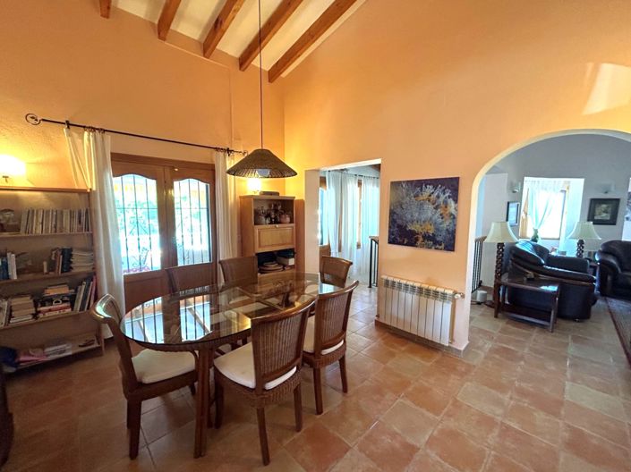 Image No.6-5 Bed Villa for sale