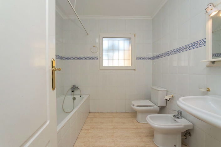 Image No.12-3 Bed Villa for sale