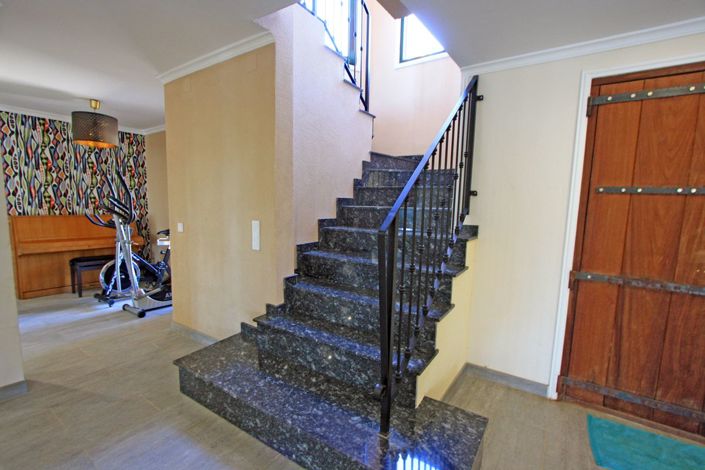 Image No.16-6 Bed Villa for sale