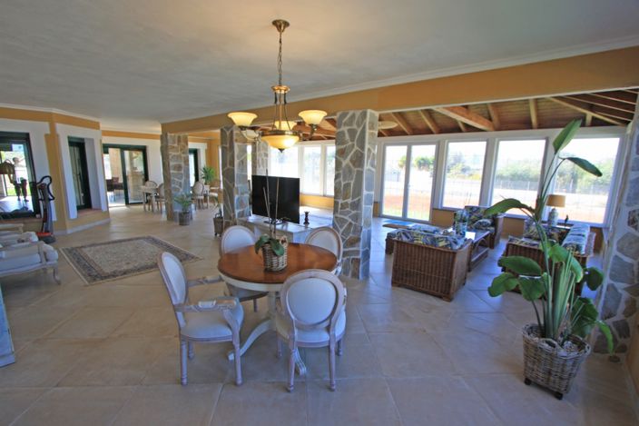 Image No.2-6 Bed Villa for sale