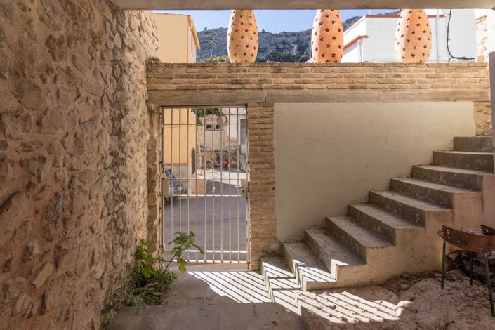 Image No.14-4 Bed Townhouse for sale