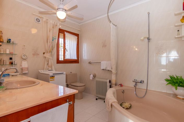 Image No.18-4 Bed Villa for sale