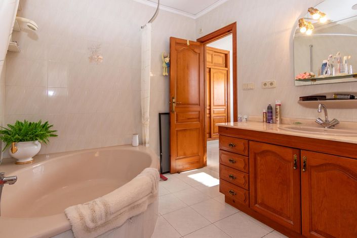 Image No.19-4 Bed Villa for sale