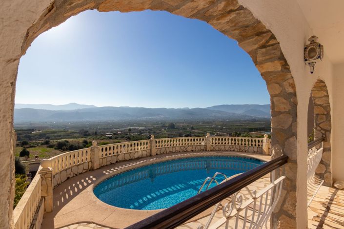 Image No.1-4 Bed Villa for sale
