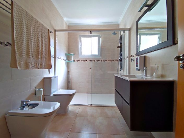 Image No.15-6 Bed Villa for sale