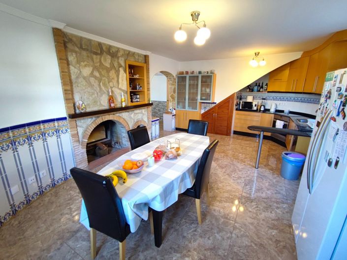 Image No.5-6 Bed Villa for sale