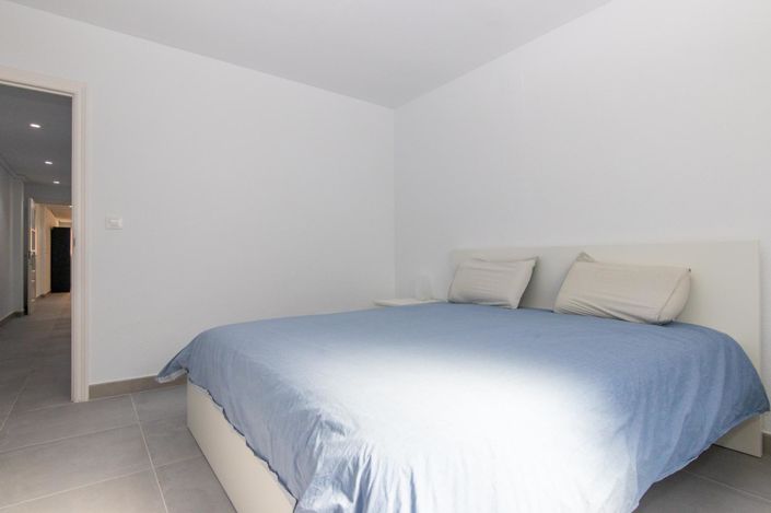 Image No.17-4 Bed Apartment for sale