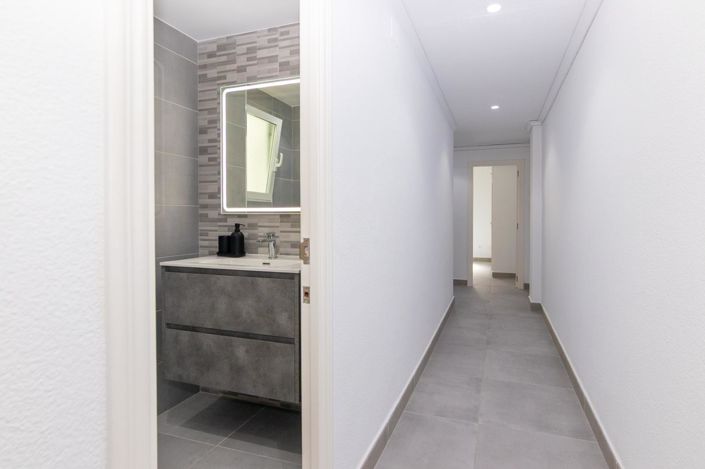 Image No.18-4 Bed Apartment for sale