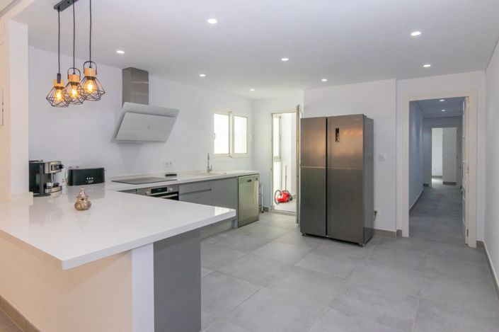 Image No.10-4 Bed Apartment for sale