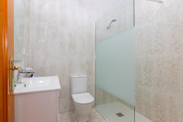 Image No.37-5 Bed Villa for sale