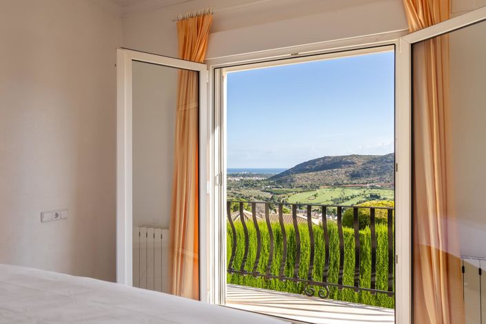 Image No.17-4 Bed Villa for sale