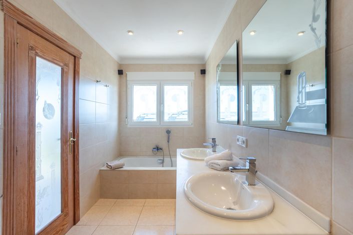 Image No.19-4 Bed Villa for sale