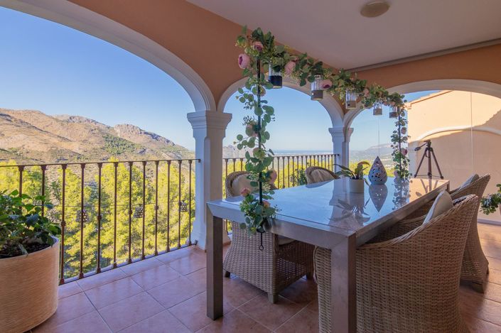 Image No.1-4 Bed Villa for sale