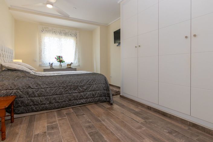 Image No.10-3 Bed Apartment for sale