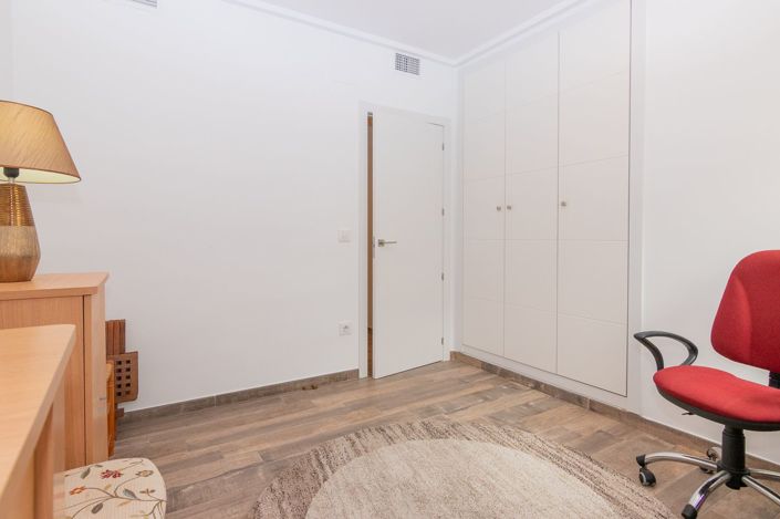 Image No.18-3 Bed Apartment for sale