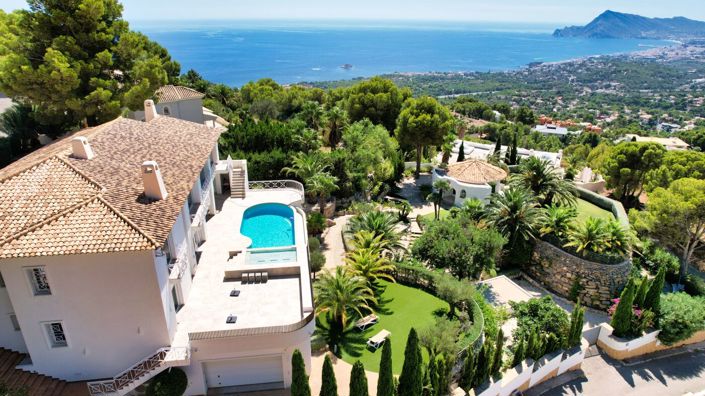 Image No.1-8 Bed Villa for sale
