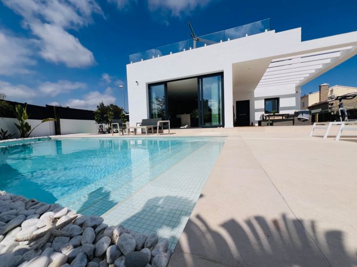 Image No.1-4 Bed Villa for sale