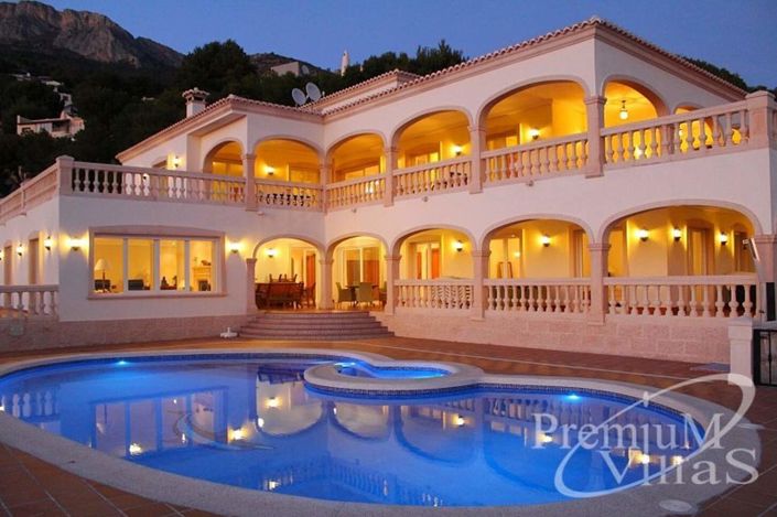 Image No.1-8 Bed Villa for sale