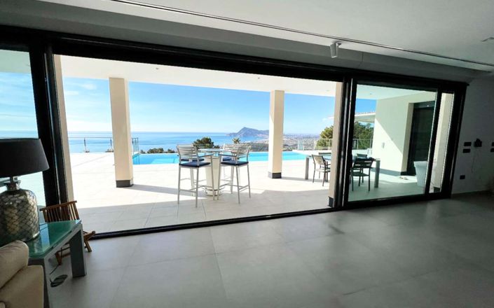 Image No.1-5 Bed Villa for sale